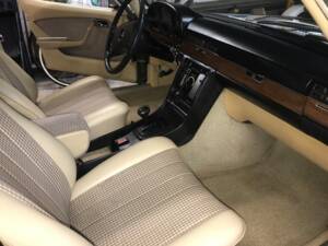 Bild 28/58 von Mercedes-Benz 280 S (1975)