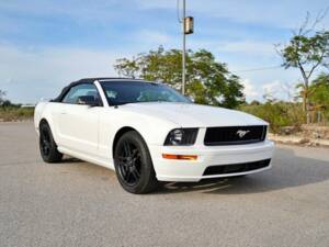 Image 3/7 de Ford Mustang V6 (2006)