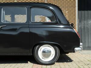 Afbeelding 17/34 van Austin FX 4 D London Taxi (1961)