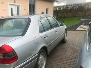 Image 4/12 de Mercedes-Benz C 200 (1997)