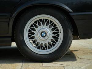 Immagine 26/50 di BMW M 535i (1985)