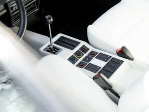 Image 22/38 of Ferrari 208 GTB Turbo (1987)