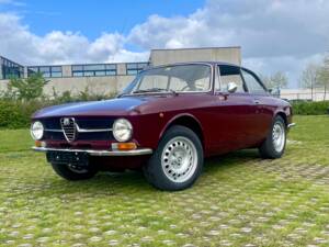 Afbeelding 2/37 van Alfa Romeo Giulia 1600 GT Junior (1974)