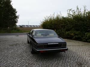 Image 4/6 de Daimler XJ 6 4.0 (1990)