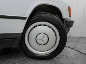 Image 43/50 de Mercedes-Benz 190 D (1986)