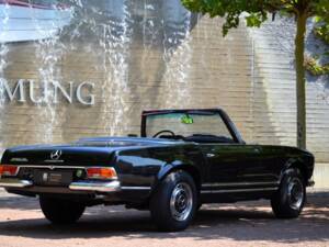 Immagine 7/26 di Mercedes-Benz 280 SL (1970)