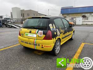 Immagine 6/10 di Renault Clio II 2.0 16V Sport (2000)