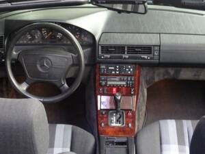 Image 10/25 of Mercedes-Benz SL 280 (1995)