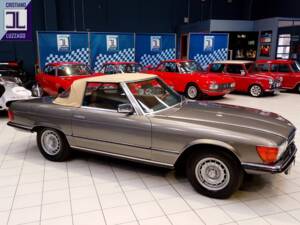 Image 11/60 of Mercedes-Benz 380 SL (1982)