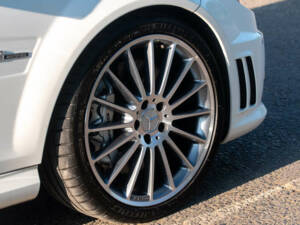 Immagine 48/50 di Mercedes-Benz C 63 AMG T (2009)