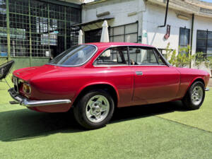 Image 10/50 de Alfa Romeo Giulia GT 1300 Junior (1971)