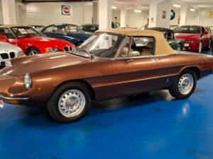 Image 8/43 of Alfa Romeo 2000 Spider Veloce (1982)