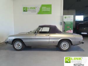 Bild 3/10 von Alfa Romeo Spider 1300 (1977)