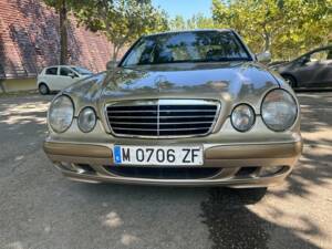 Bild 2/6 von Mercedes-Benz E 240 (2000)