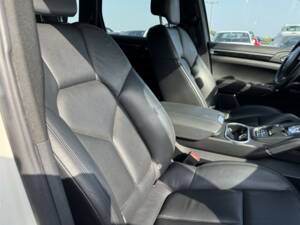 Bild 21/61 von Porsche Cayenne S (2010)