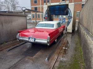 Image 29/35 of Cadillac Coupe DeVille (1964)