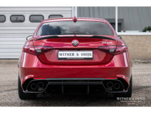 Bild 22/49 von Alfa Romeo Giulia Quadrifoglio (2017)