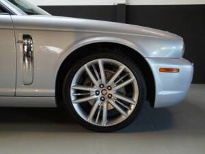 Image 13/50 of Jaguar XJ 8 4.2 (2007)