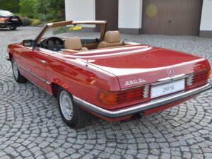 Image 3/52 de Mercedes-Benz 280 SL (1985)