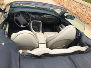 Image 7/22 of Jaguar XK8 4.0 (1996)