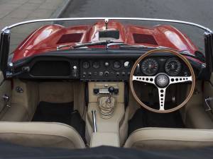 Image 18/25 of Jaguar E-Type 4.2 (1965)