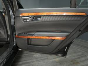 Image 38/78 of Mercedes-Benz S 600 L (2010)