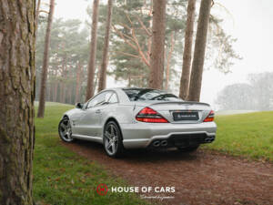 Immagine 6/43 di Mercedes-Benz SL 63 AMG (2008)