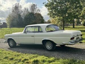Image 31/50 of Mercedes-Benz 220 SE b (1963)