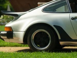 Immagine 16/50 di Porsche 911 Turbo 3.0 (1975)