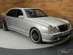 Immagine 4/19 di Mercedes-Benz E 55 AMG (2001)