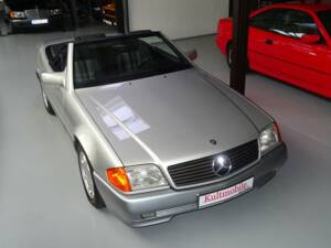 Image 1/25 of Mercedes-Benz SL 280 (1995)