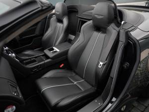 Immagine 16/50 di Aston Martin V12 Vantage S (2015)