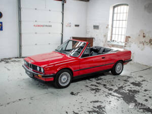 Image 2/11 of BMW 320i (1991)