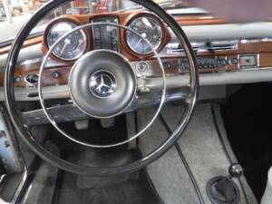 Image 42/50 of Mercedes-Benz 220 SE b (1963)