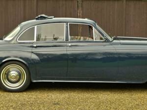 Image 7/50 of Bentley S 3 Continental Flying Spur (1963)