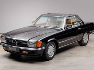 Image 2/36 of Mercedes-Benz 560 SL (1987)