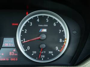 Image 48/50 of BMW M6 (2007)