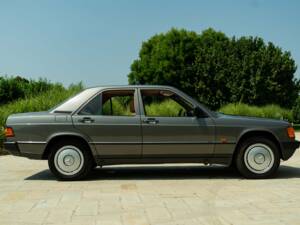 Immagine 5/50 di Mercedes-Benz 190 E (1987)