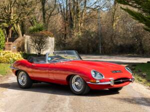 Image 1/44 of Jaguar E-Type 3.8 (1962)