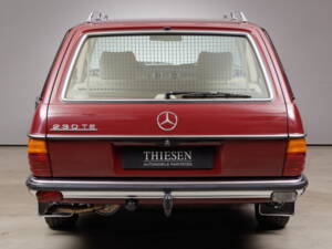 Image 19/50 of Mercedes-Benz 230 TE (1985)