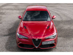 Bild 4/49 von Alfa Romeo Giulia Quadrifoglio (2017)