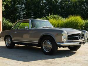 Immagine 6/50 di Mercedes-Benz 280 SL (1969)