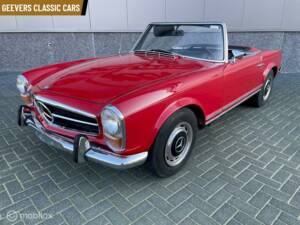 Image 2/17 de Mercedes-Benz 280 SL (1968)