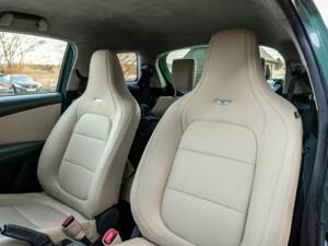 Image 10/50 of Aston Martin Cygnet (2013)