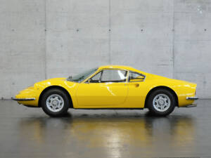 Image 2/24 de Ferrari Dino 246 GT (1970)