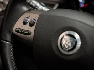 Image 29/45 of Jaguar XKR (2010)