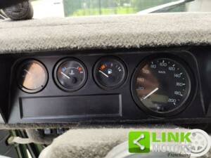 Bild 8/10 von Land Rover Defender 90 Td5 (1999)