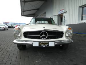 Image 2/26 of Mercedes-Benz 280 SL (1968)