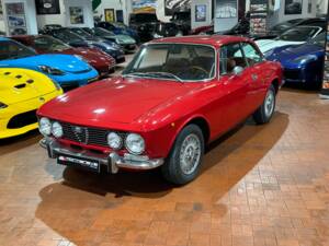 Immagine 2/30 di Alfa Romeo 2000 GT Veloce (1971)