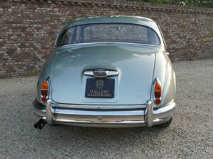 Image 43/50 of Jaguar Mk II 3.4 (1964)